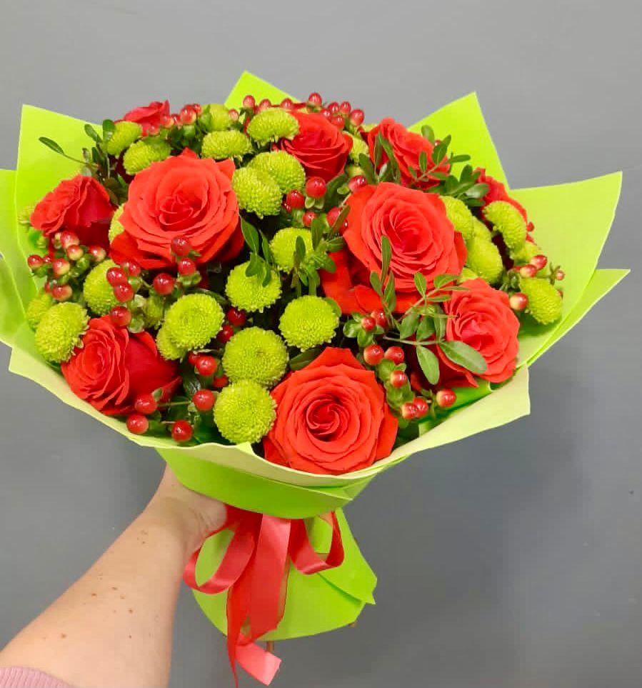 Букет цветов из: Хризантемы и Розы в Детчино