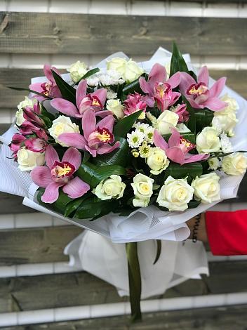 Букет цветов из: Розы и Хризантемы в Детчино