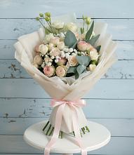 Букет цветов из:  Розы и Лизиантусы в Детчино