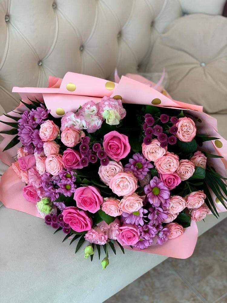 Букет цветов из: Хризантемы, Розы и Лизиантусы в Детчино