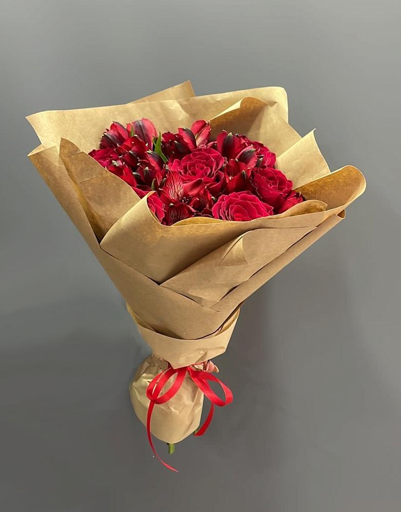 Букет цветов из: Альстромерии и Розы в Детчино