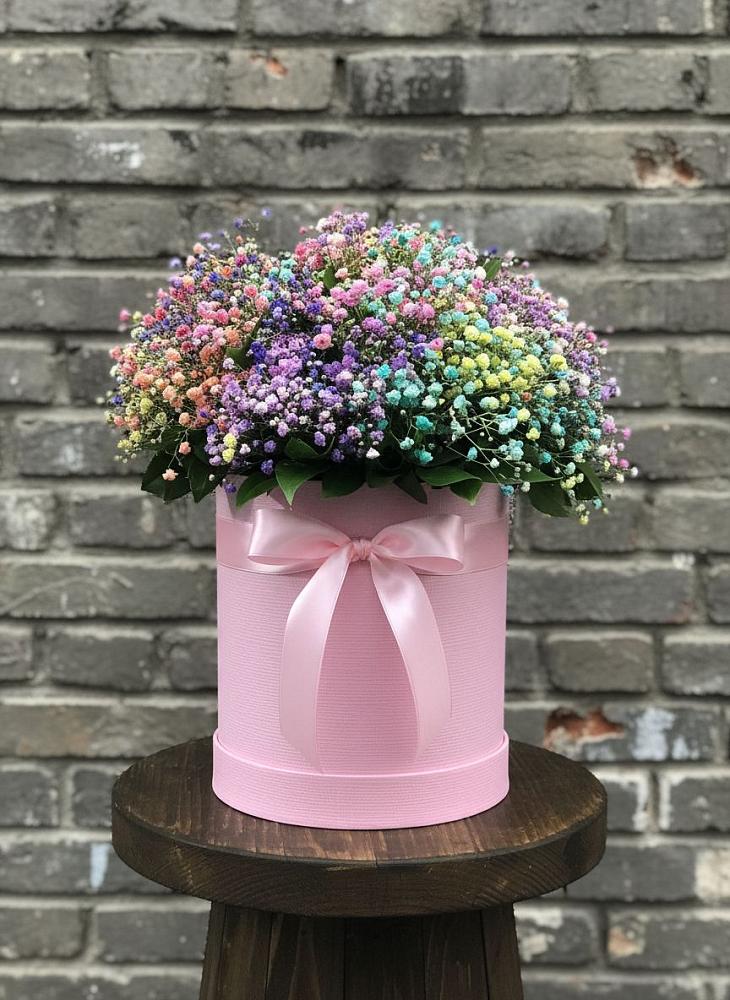Цветочная композиция из Гипсофила и Розы в шляпной коробке в Детчино