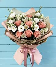 Букет цветов из:  Розы, Альстромерии и Лизиантусы в Детчино