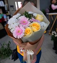 Букет цветов из:  Герберы, Розы и Хризантемы в Детчино