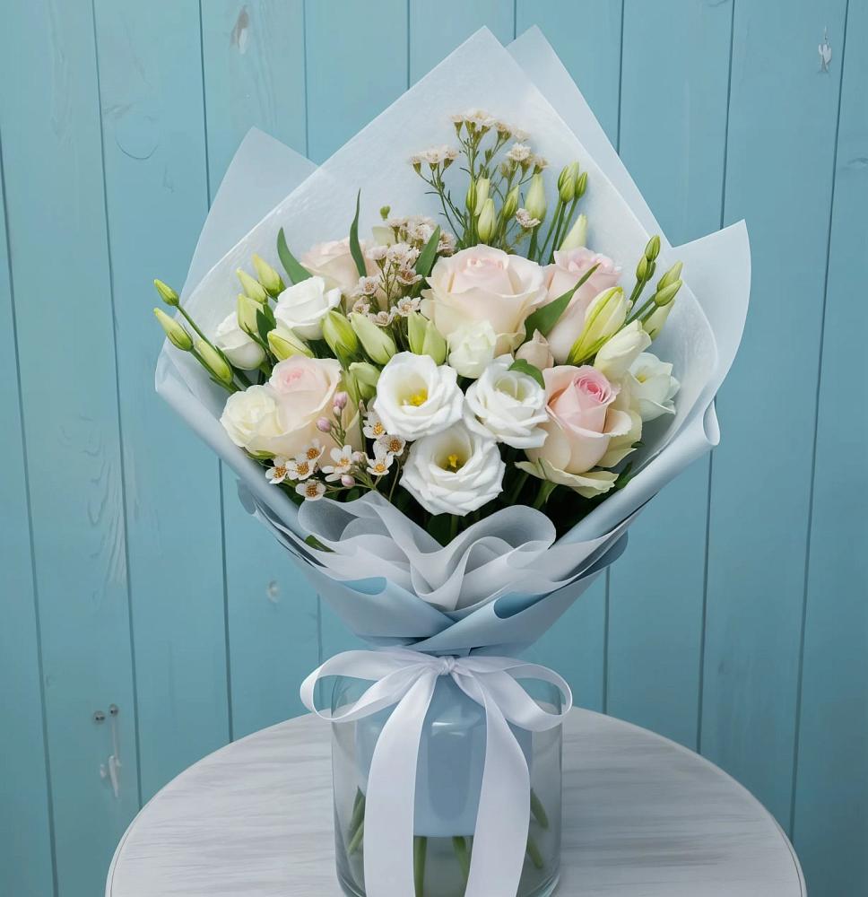 Букет цветов из: Розы и Лизиантусы в Детчино