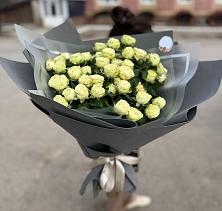 Букет Белые кустовые розы Солинеро в Детчино