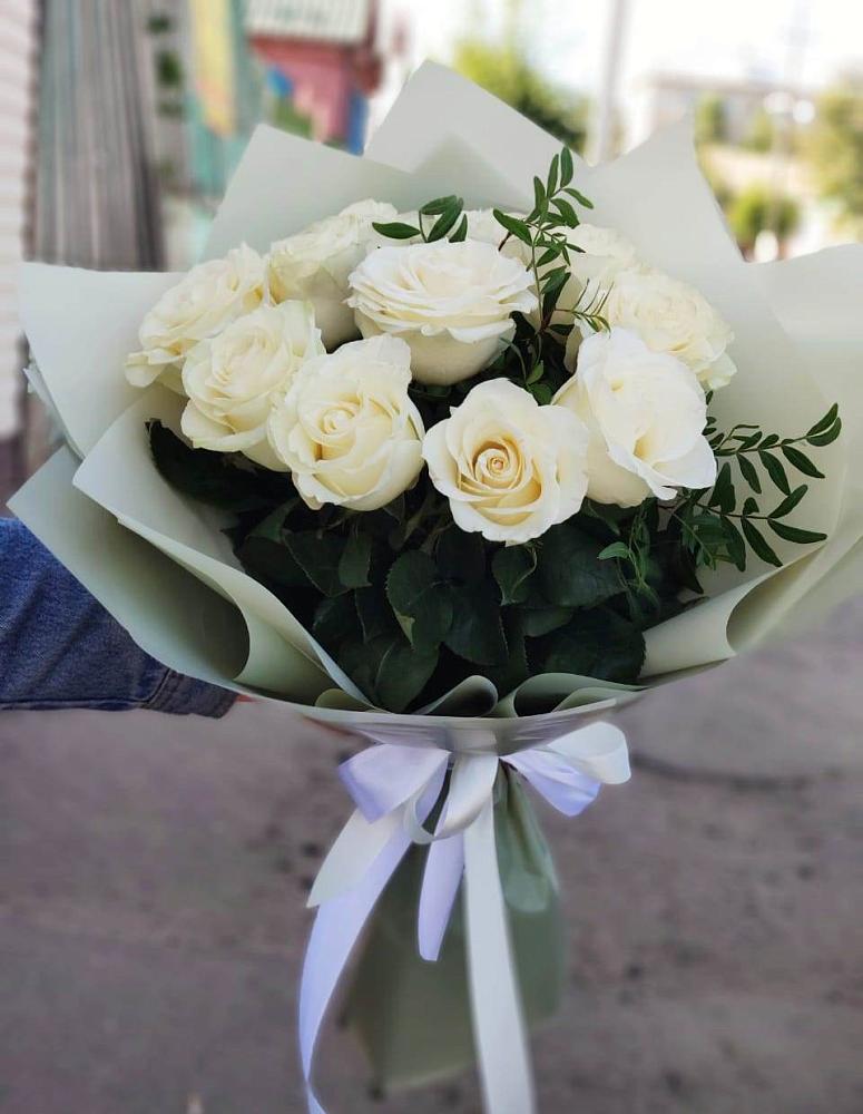 Букет Белые розы Проуд в Детчино