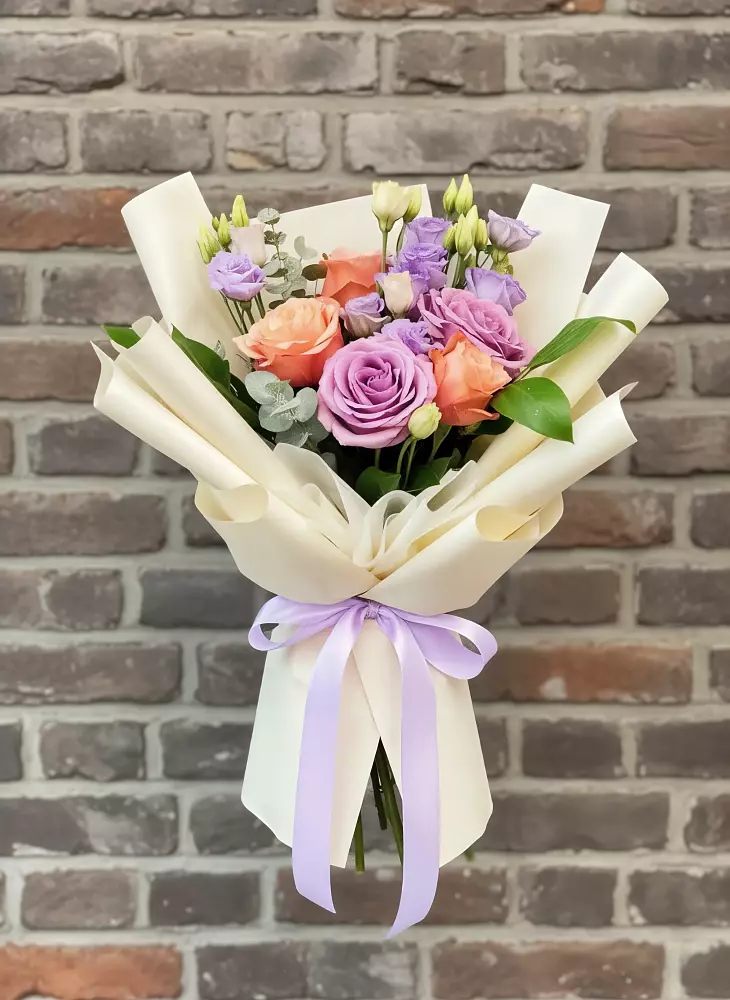 Букет цветов из: Лизиантусы и Розы в Детчино