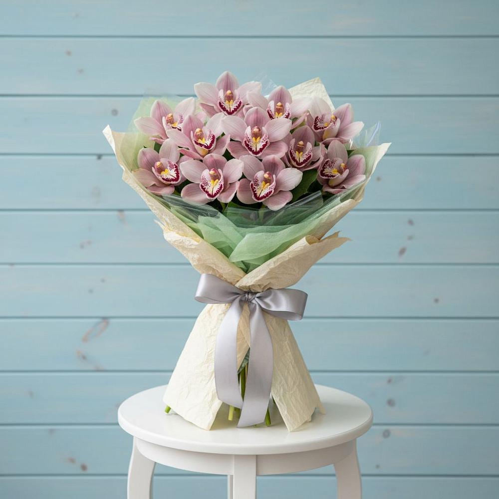 Букет цветов из: Орхидеи и Розы в Детчино