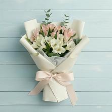 Букет цветов из:  Альстромерии в Детчино