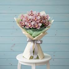 Букет цветов из:  Орхидеи и Розы в Детчино