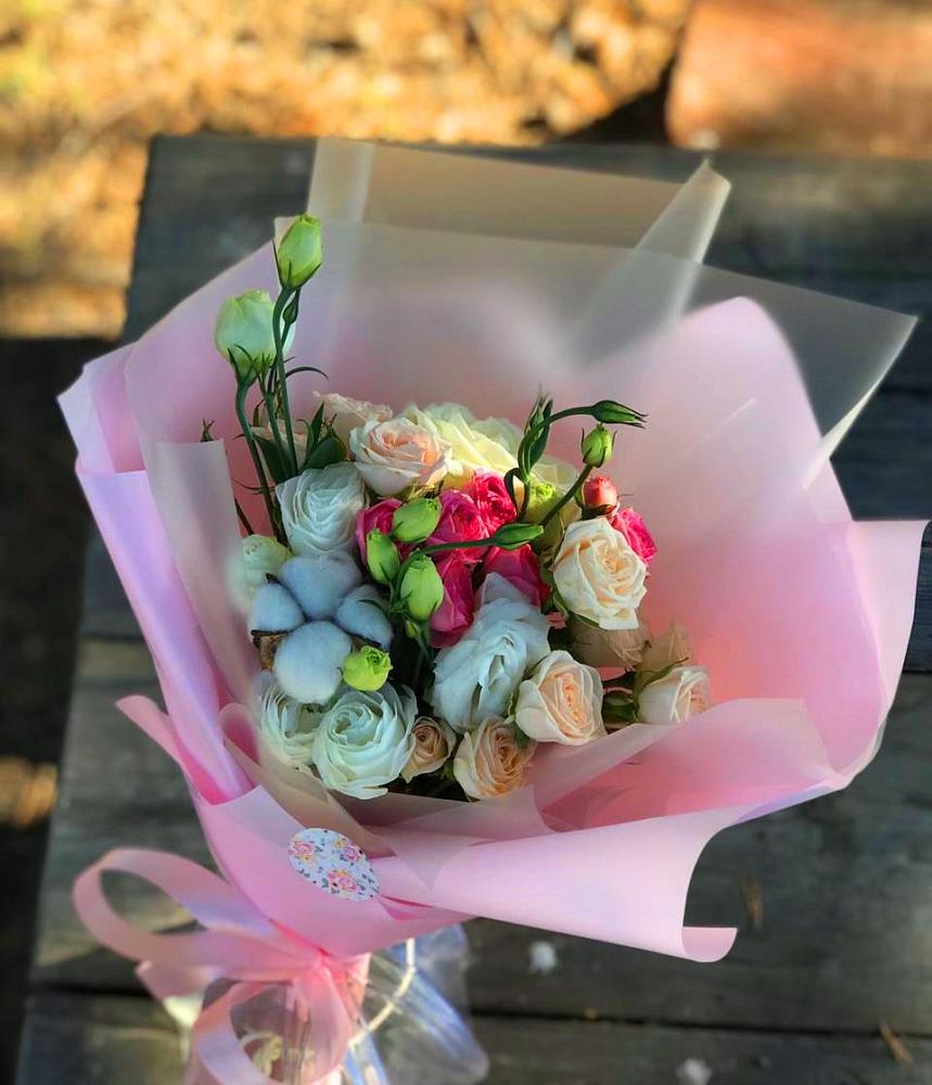 Букет цветов из: Розы и Лизиантусы в Детчино