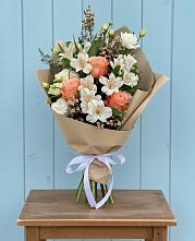 Букет цветов из:  Альстромерии, Лизиантусы, Розы и Хризантемы #REPLACE_PRED# Детчино