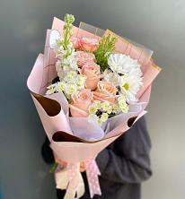 Букет цветов из:  Хризантемы и Розы в Детчино