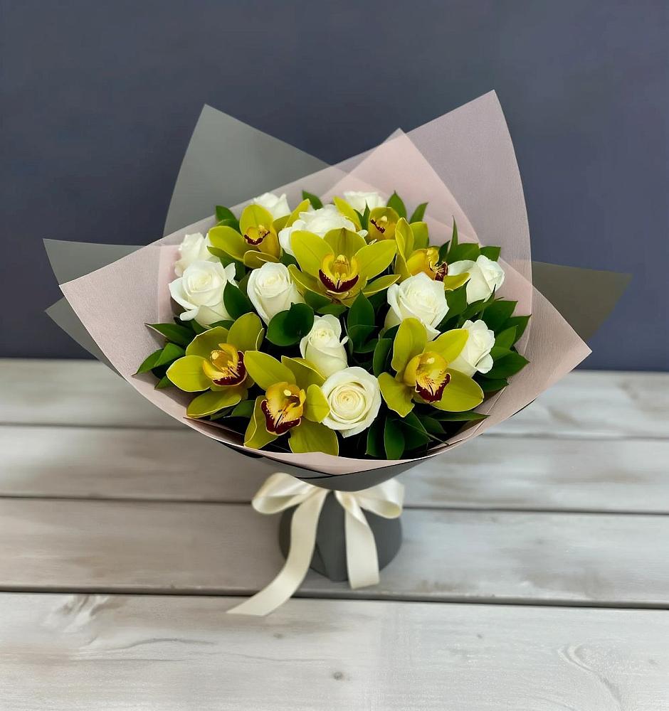 Букет цветов из: Орхидеи и Розы в Детчино