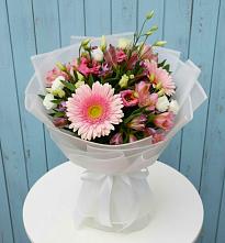 Букет цветов из:  Герберы, Альстромерии и Лизиантусы в Детчино