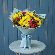 Букет цветов из:  Альстромерии и Хризантемы в Детчино