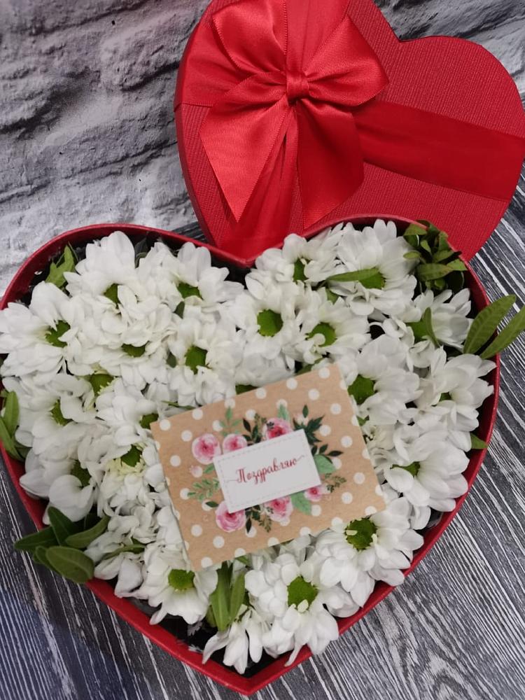 Цветочная композиция из Хризантемы в виде сердца в Детчино