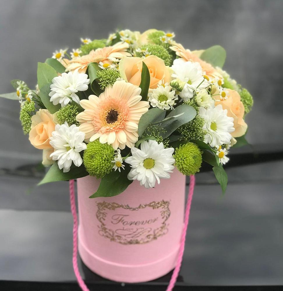 Цветочная композиция из Розы, Герберы и Хризантемы в шляпной коробке в Детчино