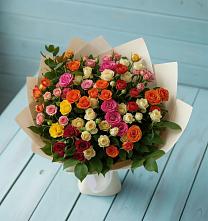 Букет Микс из разноцветных кустовых роз в Детчино